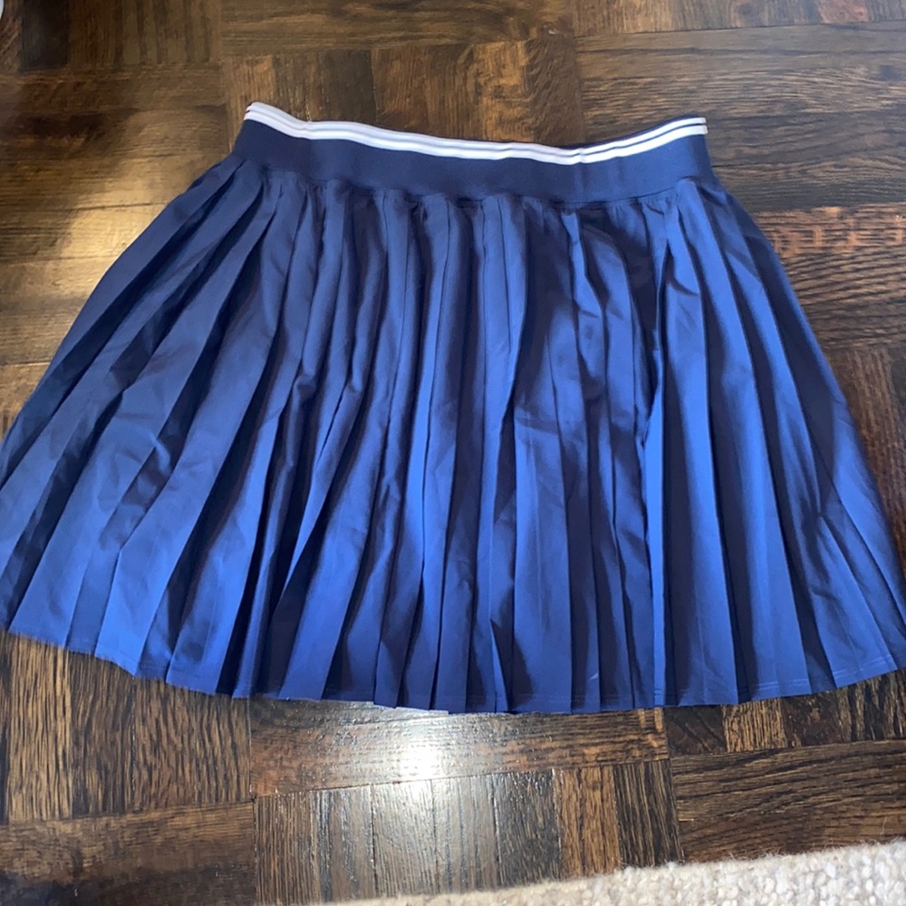 Wilson tennis skirt, never worn. Size large